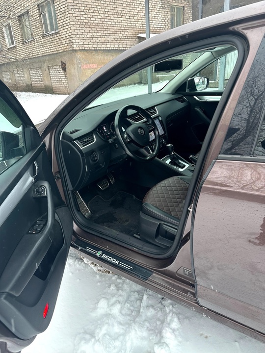 ПРОДАМ SKODA OCTAVIA 
2015 года!
Коробка (7)