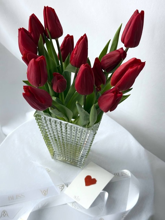 Девочки❤️
Ко дню 8 марта есть (1)
