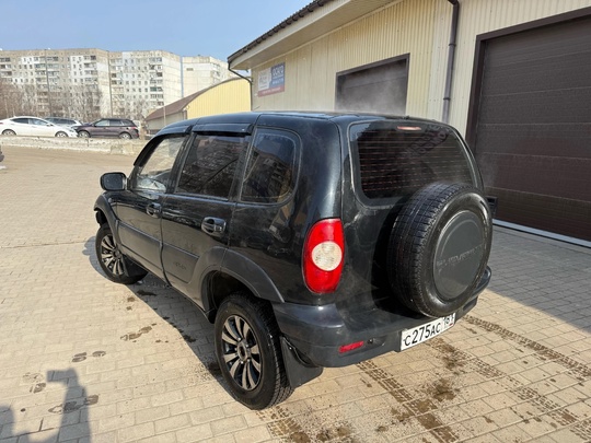 Chevrolet Niva 
2006 год 
1.7 (1)