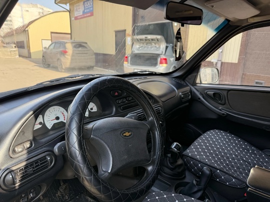 Chevrolet Niva 
2006 год 
1.7 (5)