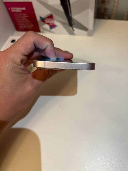 Продам IPhone 13 на 128ГБ (5)