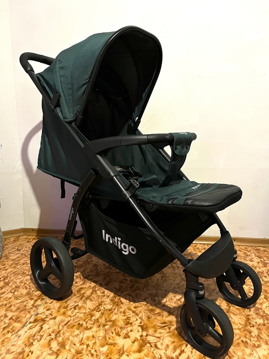 Продам прогулочную коляску Indigo Epica.