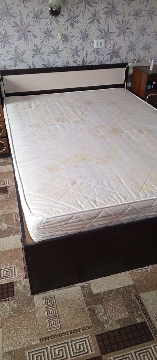 Продам кровать б/у140/200, в хорошем (1)