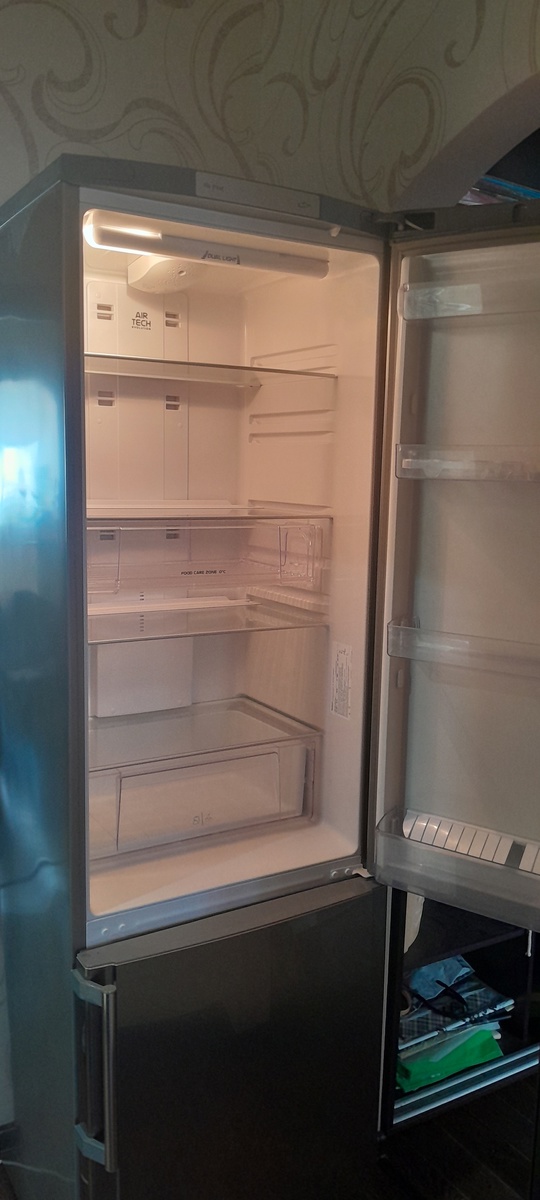 Продаётся холодильник ARISTON Hotpoint HBD1202.3XNFHO3 (2)