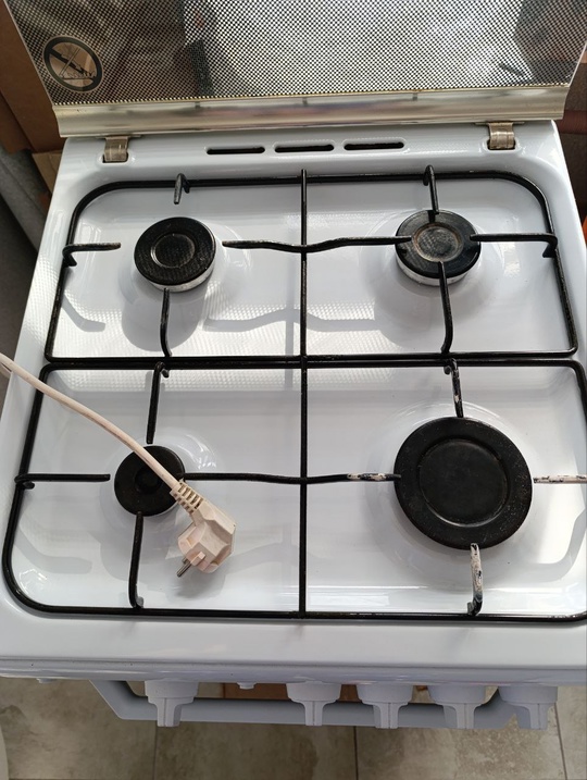 Продам газовую плиту БУ. В (4)