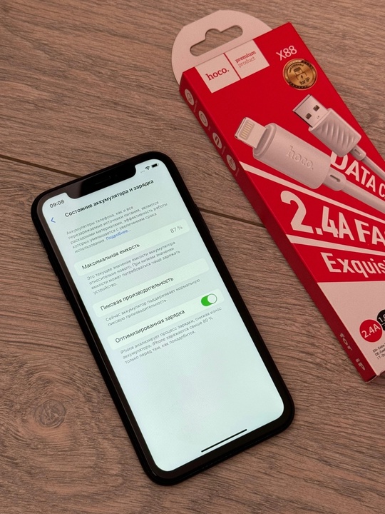 iPhone XR 128gb

Телефон практически в (4)