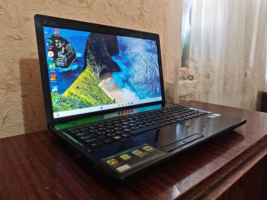 Продам отличный ноутбук LENOVO в (1)