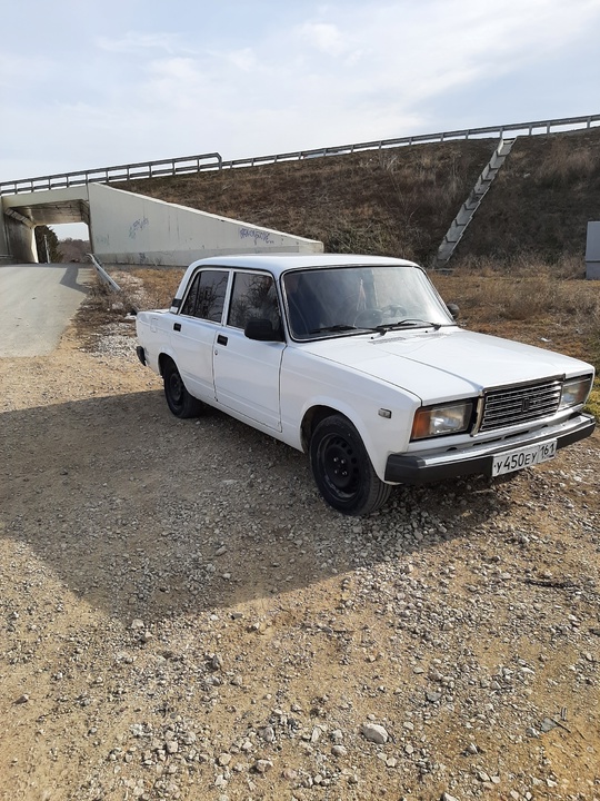 Продам ваз 2107 
2009год 
Инжектор (2)