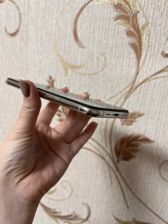 Продаю iPhone XS на 256 (6)
