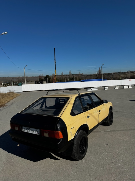 Продам москвич 2141
Год выпуска:1990
Обьем двигателя:1.5(72л.с)
По (3)
