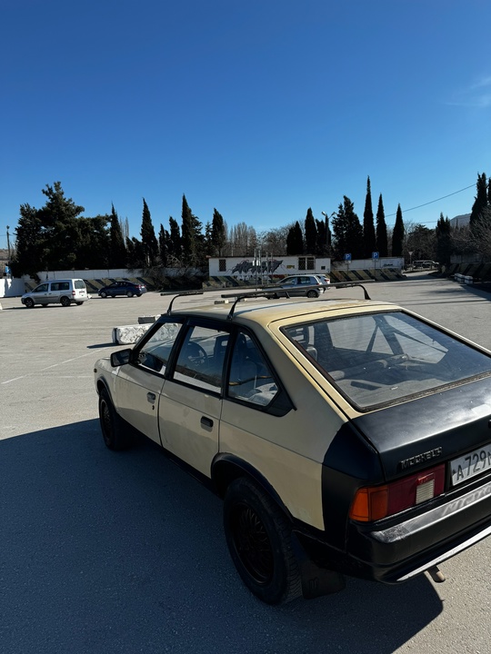 Продам москвич 2141
Год выпуска:1990
Обьем двигателя:1.5(72л.с)
По (5)