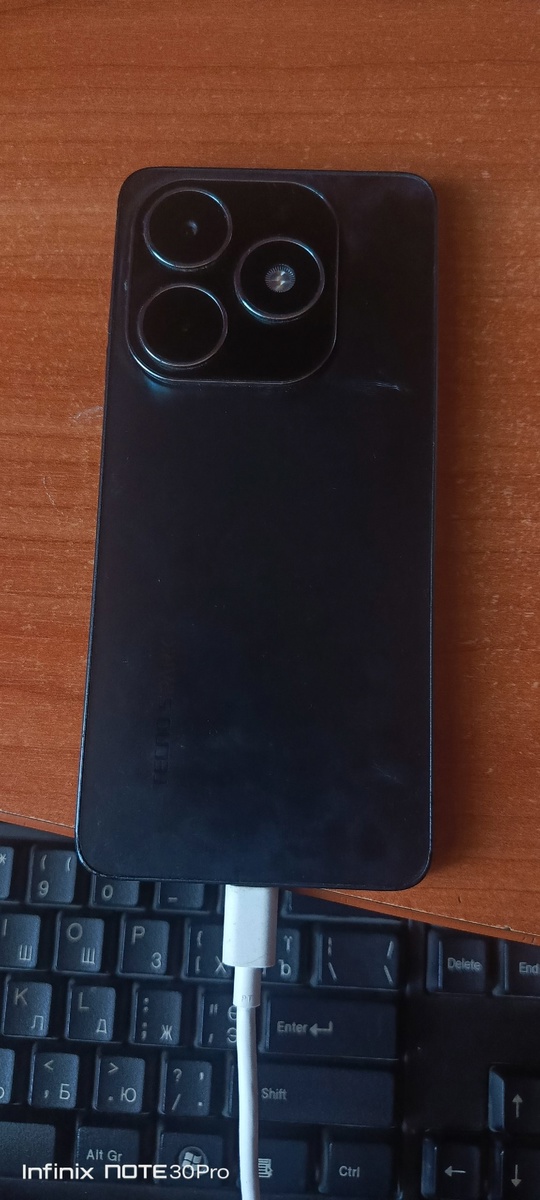 Продам телефон TECNO Spark 20