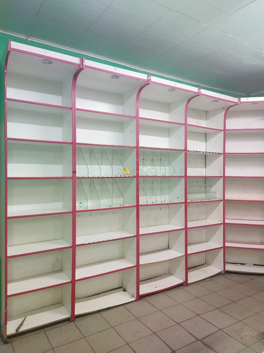 РАСПРОДАЖА 
ТОРГОВОГО ОБОРУДОВАНИЯ, 
в связи