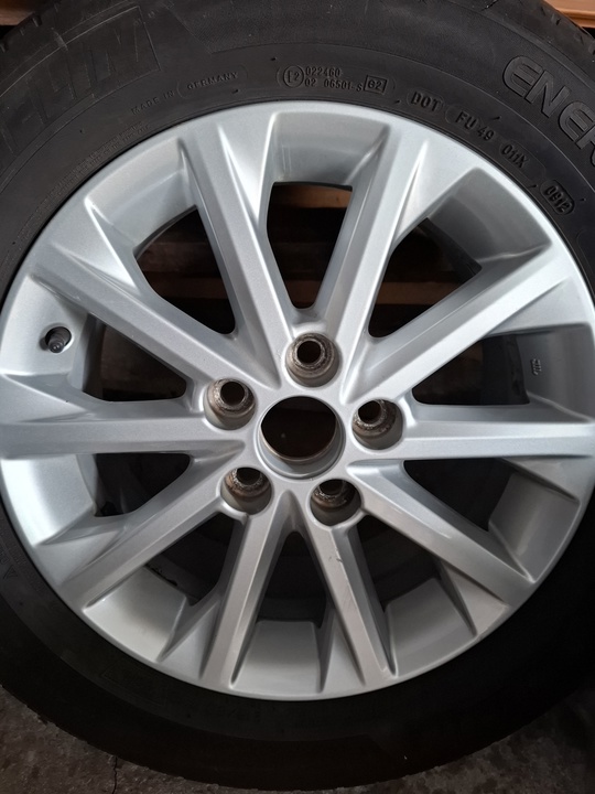 Продам комплект оригинальных дисков TOYOTA+шины (1)