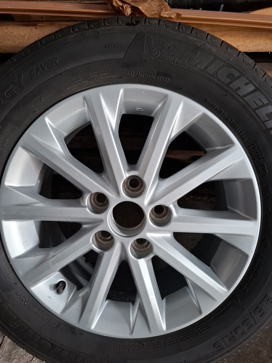 Продам комплект оригинальных дисков TOYOTA+шины (2)