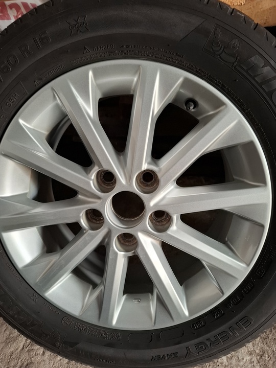 Продам комплект оригинальных дисков TOYOTA+шины (3)