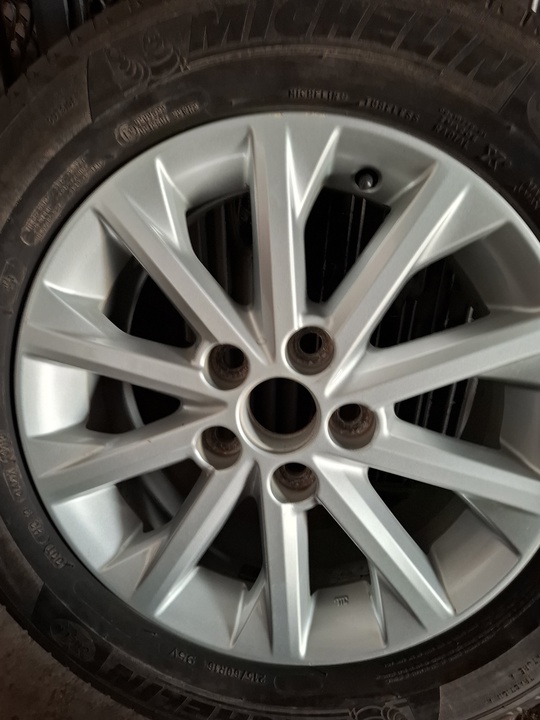 Продам комплект оригинальных дисков TOYOTA+шины (4)