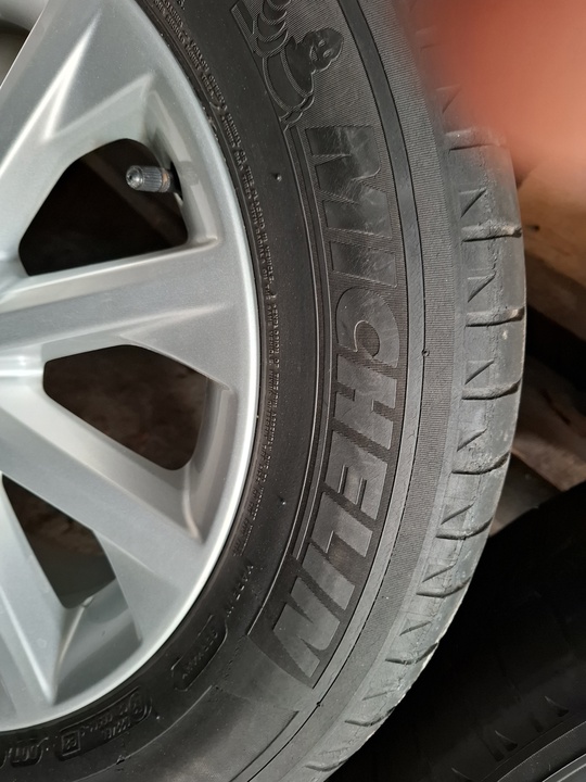 Продам комплект оригинальных дисков TOYOTA+шины (5)