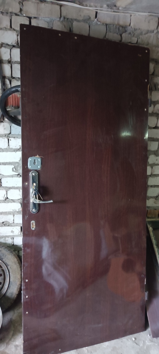 Продам мет дверь утеплена с (2)