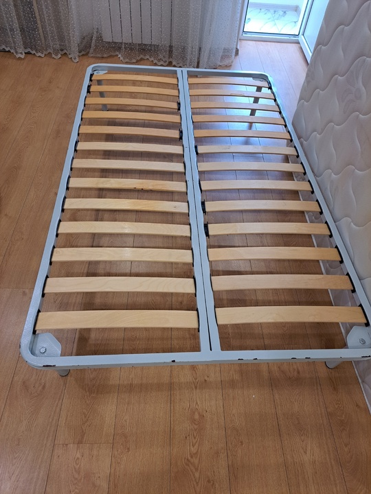 Продам кровать каркас и матрас (1)