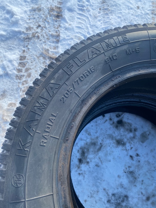 Продам: Резину на Ниву R-16
Цена: (3)
