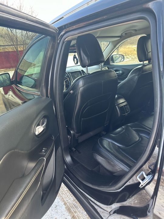 Jeep Cherokee в максимальной комплектации!(Limited)
Год (8)