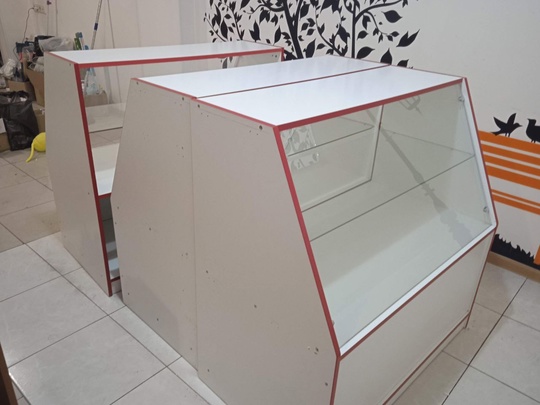 В продаже  торговые витрины (1)