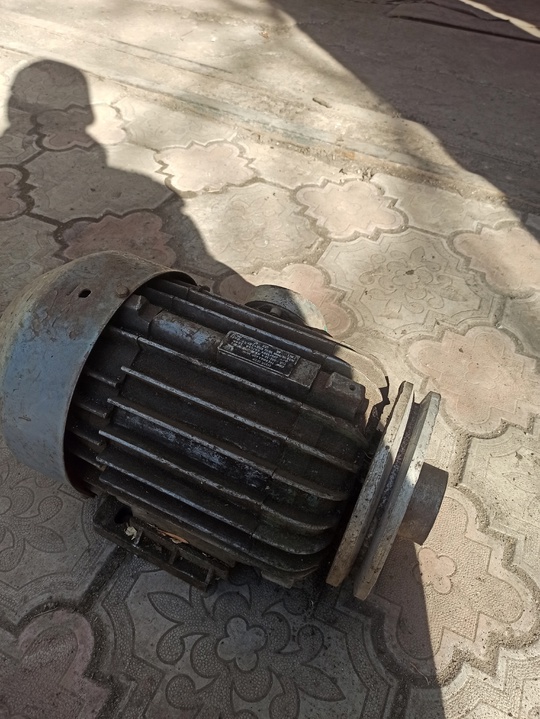 Продам 2 электромотора 
3кв. 1500