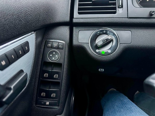 MERCEDES C-KLASSE. 

2008 год. 

C200 (3)