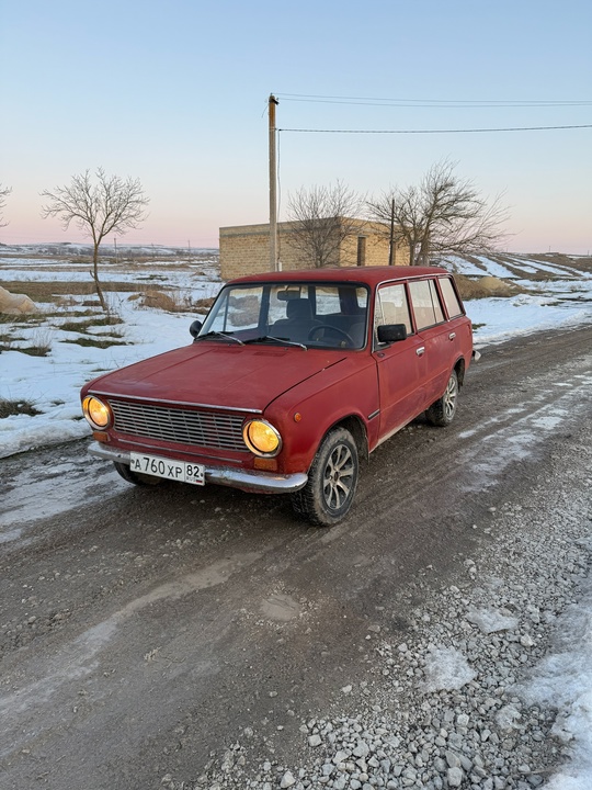 В продаже двойка. Машина на (5)
