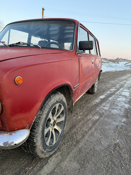 В продаже двойка. Машина на (7)