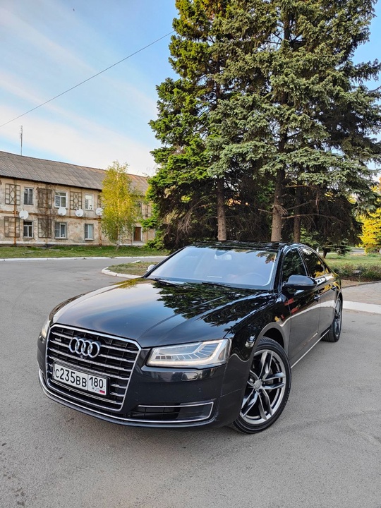 Продам 
AUDI A8 Long 2016г. (2)