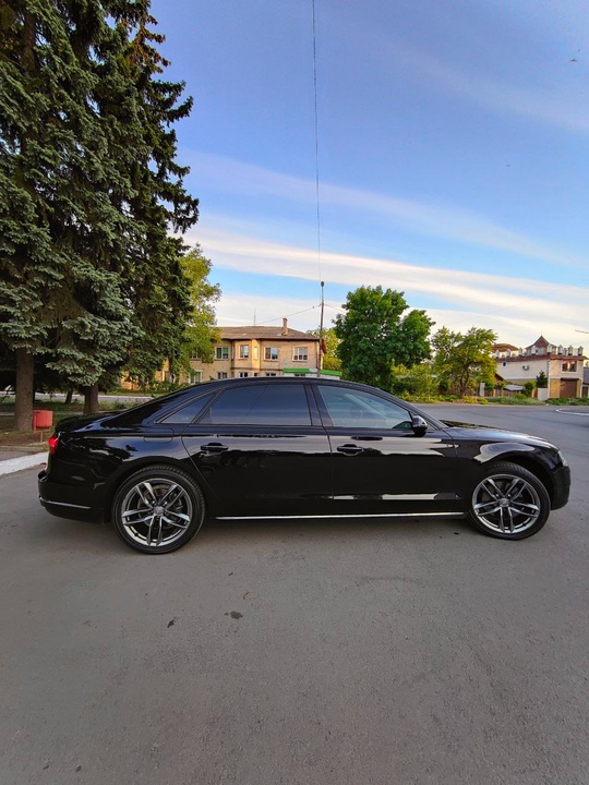 Продам 
AUDI A8 Long 2016г. (3)