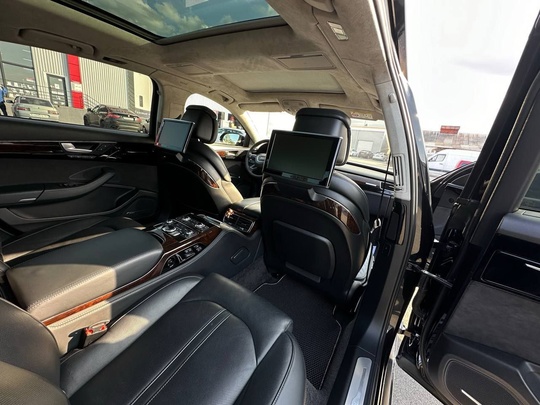 Продам 
AUDI A8 Long 2016г. (8)