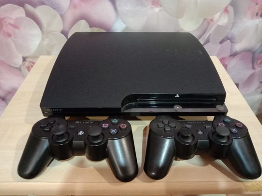 Продам приставку Sony PlayStation-3 slim.