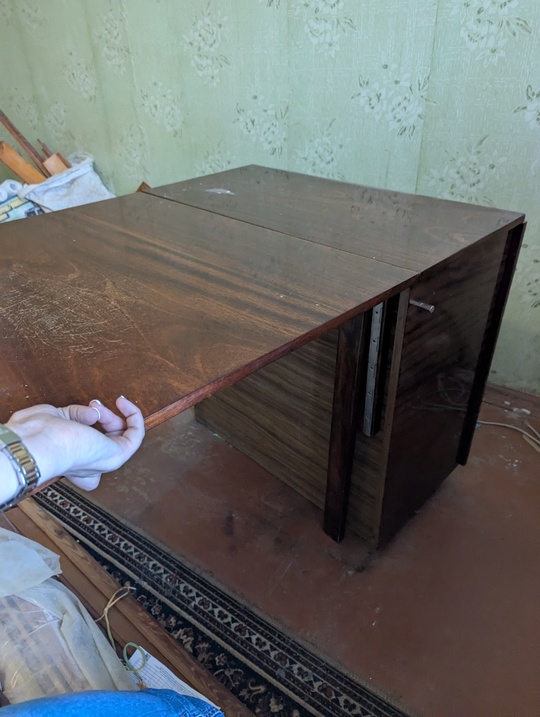 Отдам даром
Восток +79592917301
Стол-тумба, тумба