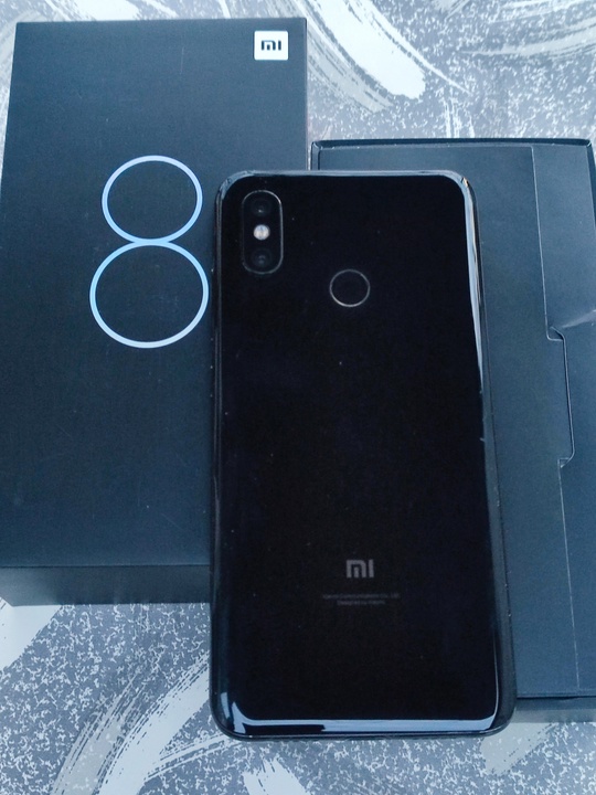 Xiaomi Mi 8 piano black.
Флагманская (1)