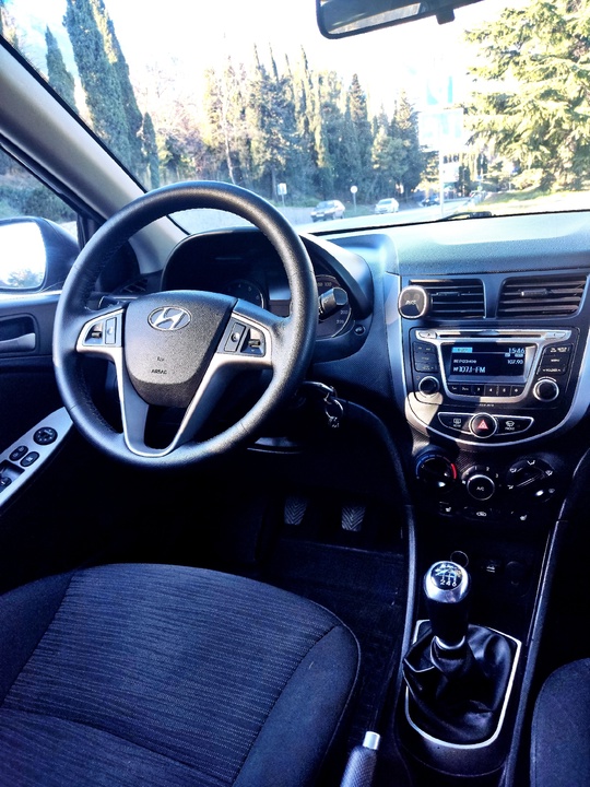 Hyundai Solaris 2014 год Рейстайлинг
235 (8)