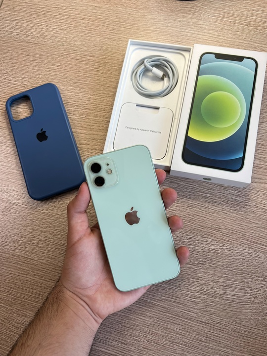 Продам 
1. iPhone 13 128gb (2)