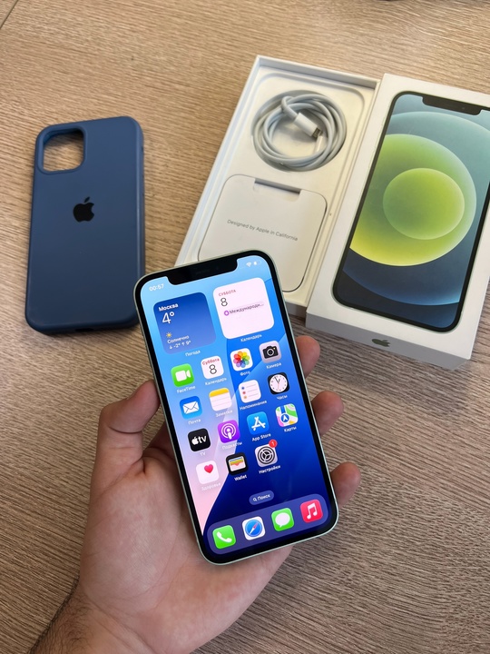 Продам 
1. iPhone 13 128gb (3)