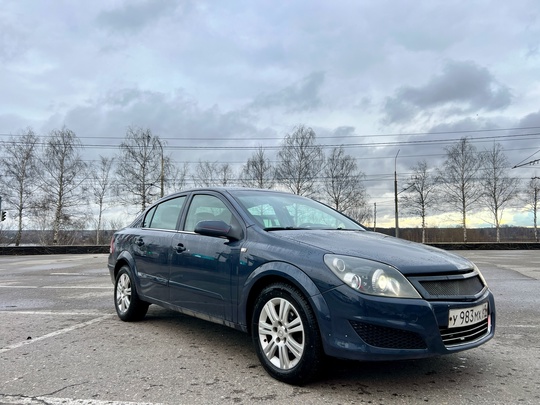 Opel Astra H. 
2008 год.