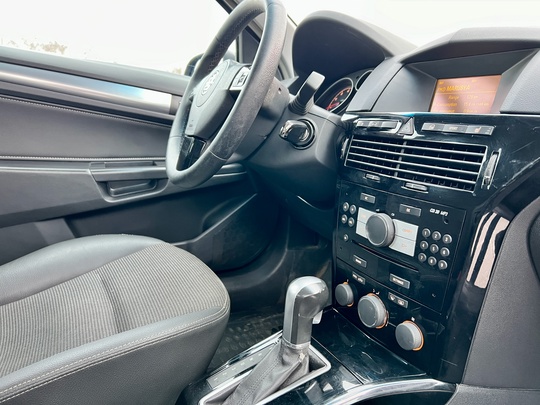Opel Astra H. 
2008 год. (2)