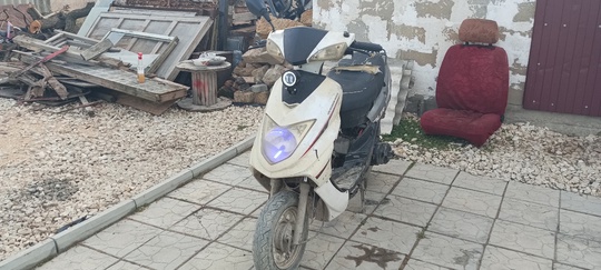 Продам скутер 4 т заводится (1)