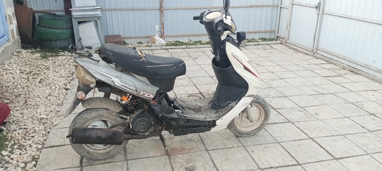 Продам скутер 4 т заводится (2)