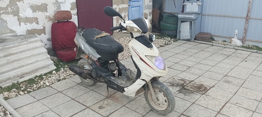 Продам скутер 4 т заводится (3)