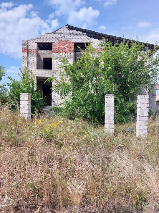 Продаётся участок с недостроем по (4)
