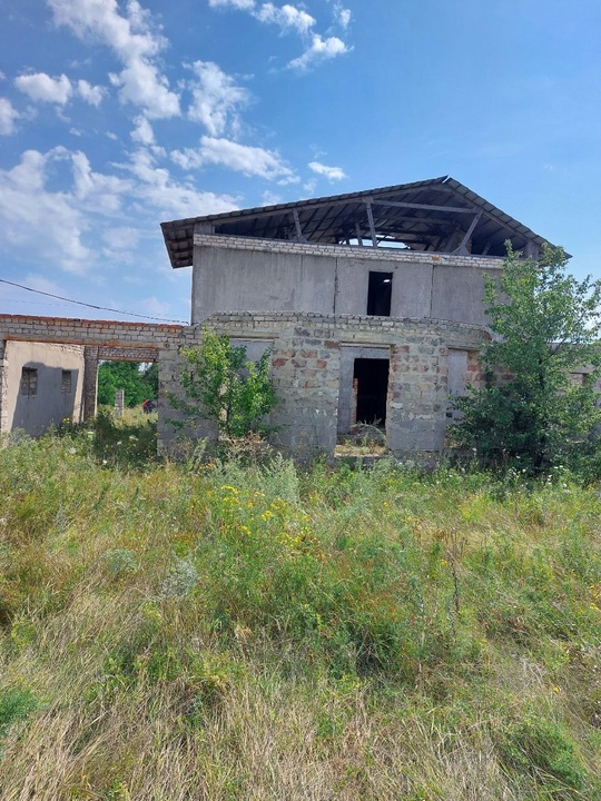 Продаётся участок с недостроем по (8)