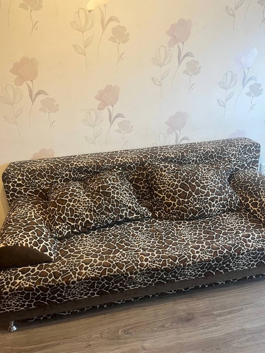 Продам диван. Самовывоз район театральной