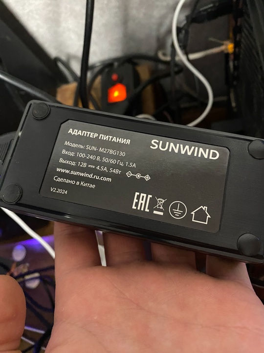 Продам монитор SUNWIND 
Характеристики на