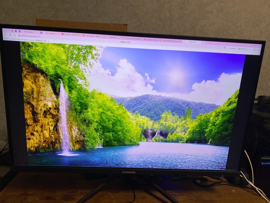 Продам монитор SUNWIND 
Характеристики на (3)